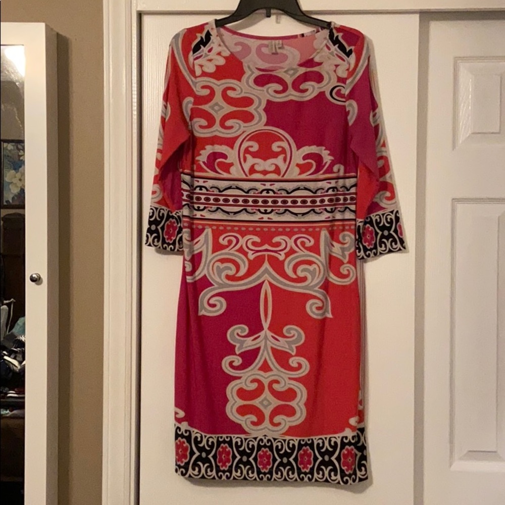 Very pretty dress!